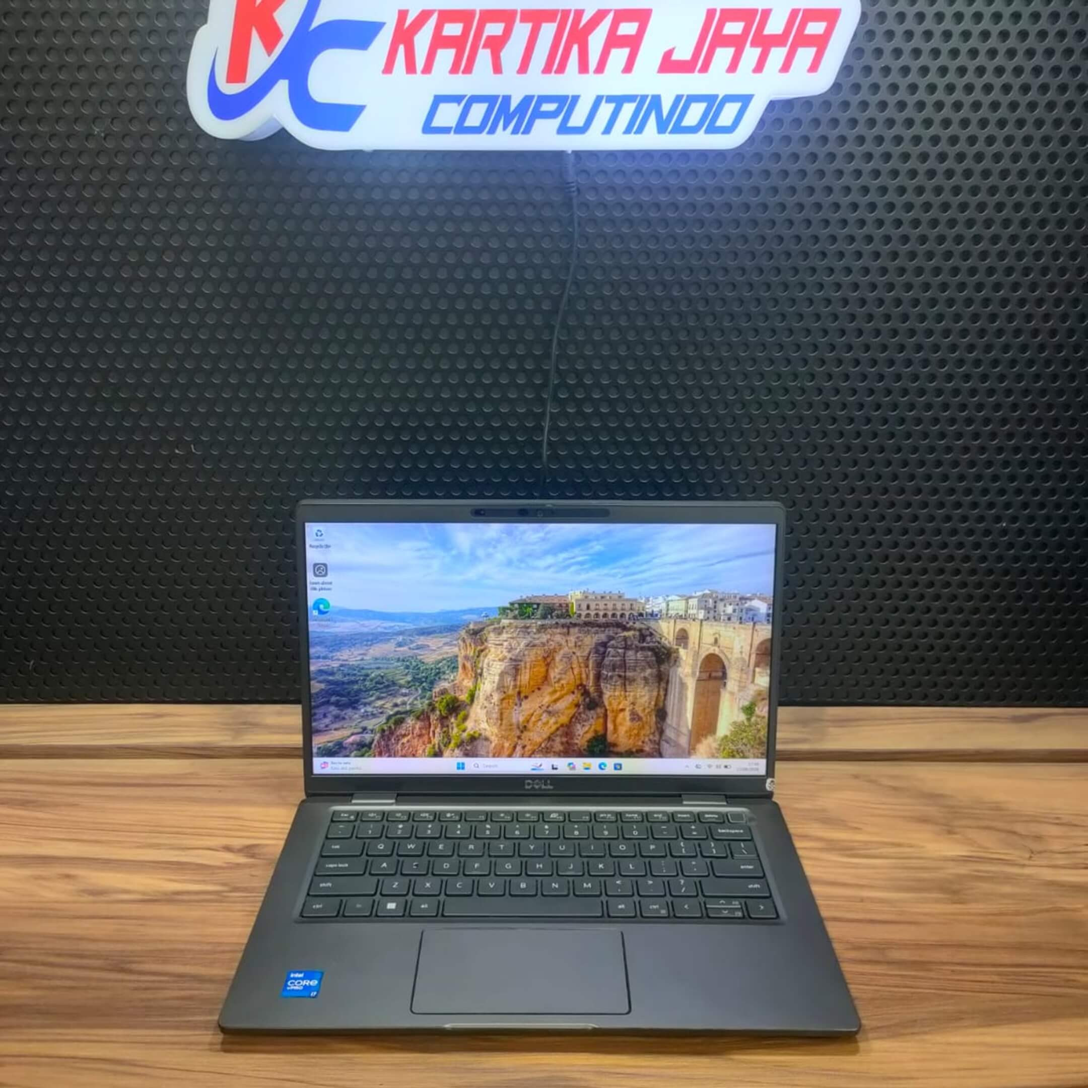 DELL LATITUDE 7320  CORE I7 RAM 16 SSD 2ND TOUCHSCREEN